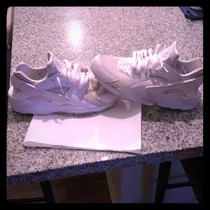 Nike Huaraches (Men’s)